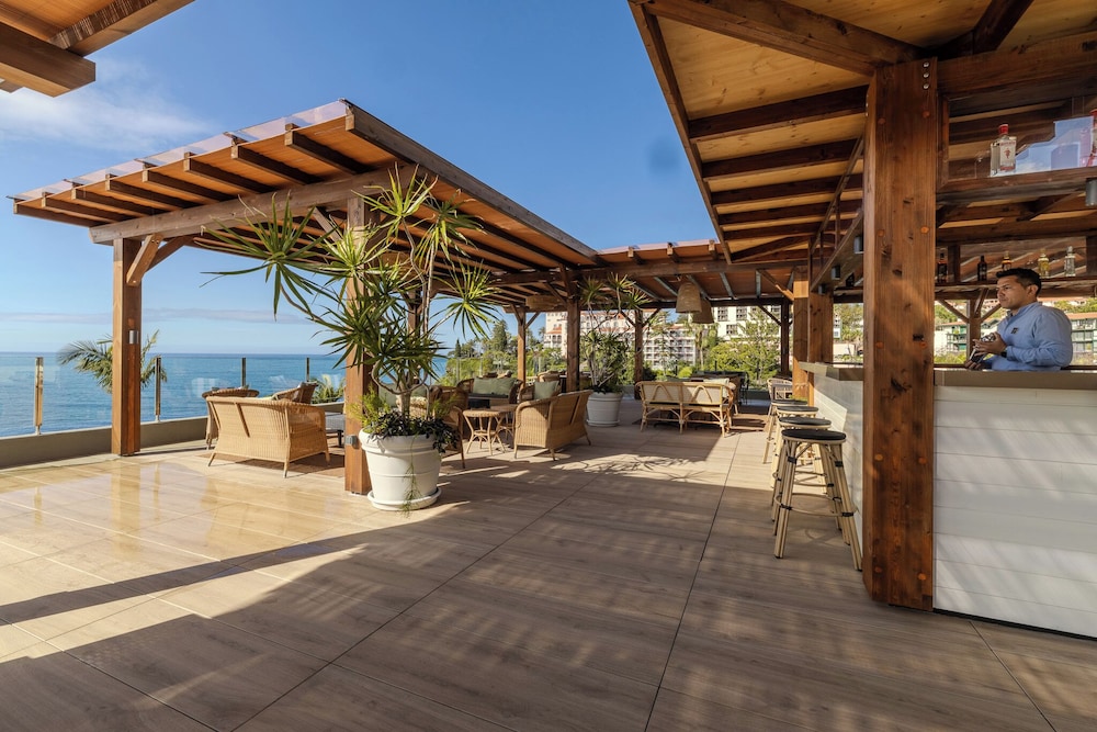 Poolside bar