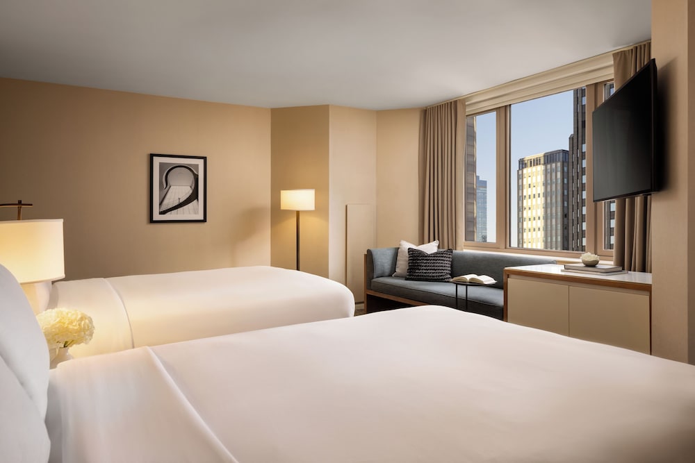 Fairmont Chicago at Millennium Park room detail